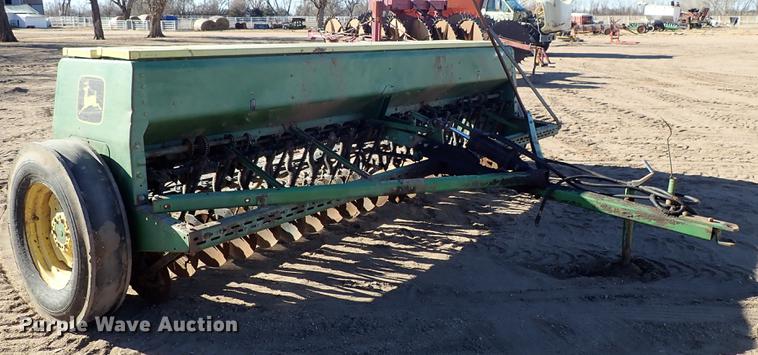 John Deere 8350 grain drill - EM9385
