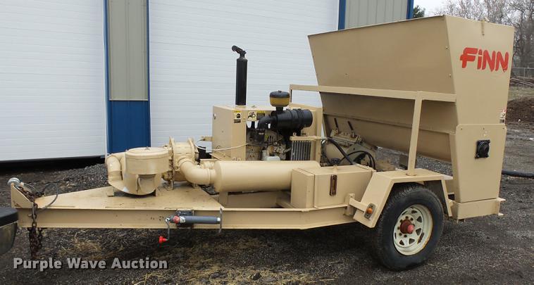 Finn AEM20 mulch blower - DA3595