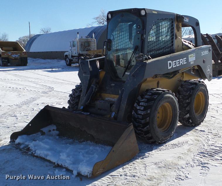 2011 John Deere 328D skid steer - EW9812
