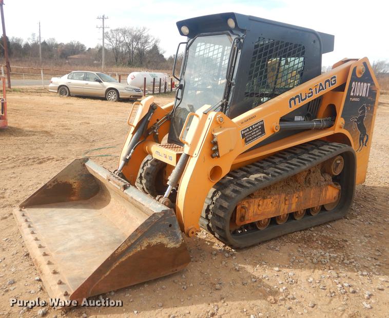 2011 Mustang 2100RT skid steer - EW9711
