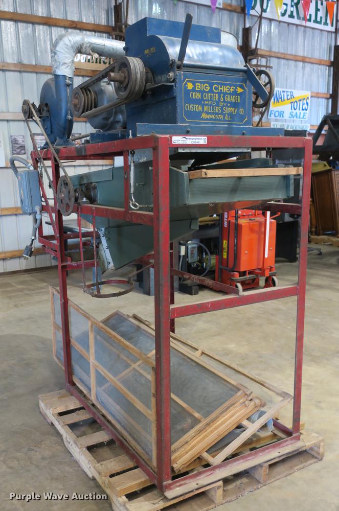 Big Chief hammer mill and screener - EO9461