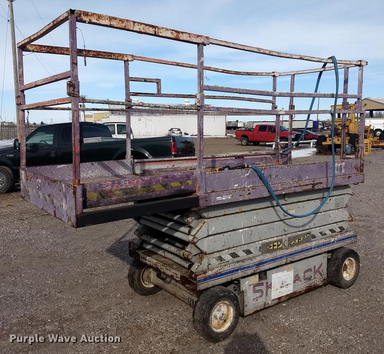 1995 Skyjack SJIII 4626 scissor lift - FE9290