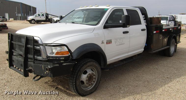 2011 Dodge Ram 5500 Crew Cab flatbed truck - DB6943