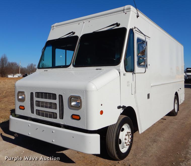 2011 Ford F59 delivery truck - ER9462