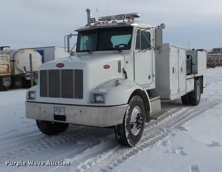 2001 Peterbilt 330 service truck - EJ9002