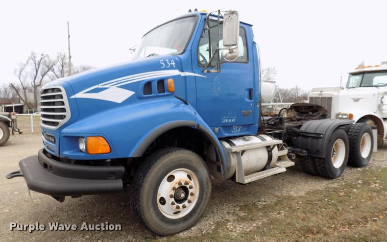 2008 Sterling L9500 semi truck - DD3657