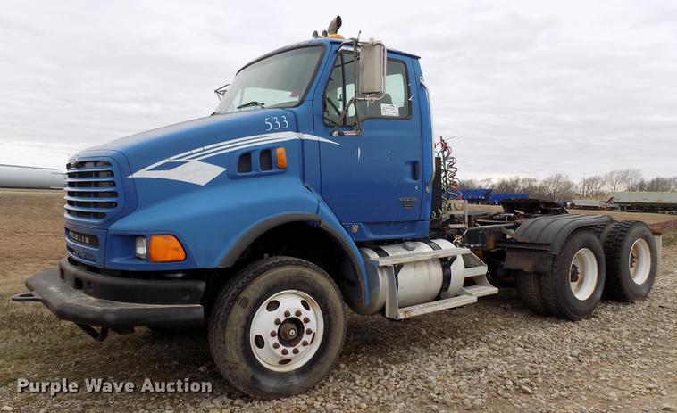 2008 Sterling L9500 semi truck - DD3664