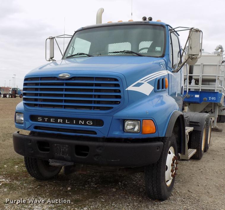 2007 Sterling LT9500 semi truck - DD3678