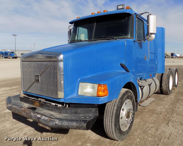 1996 Volvo WIA semi truck - FH9027