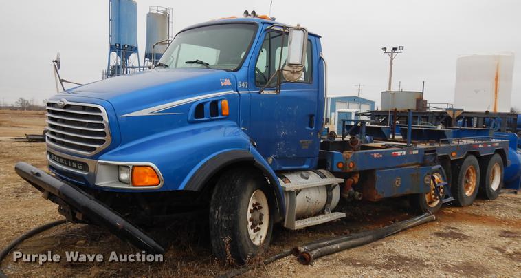 2005 Sterling L-Line flatbed truck - DD3621