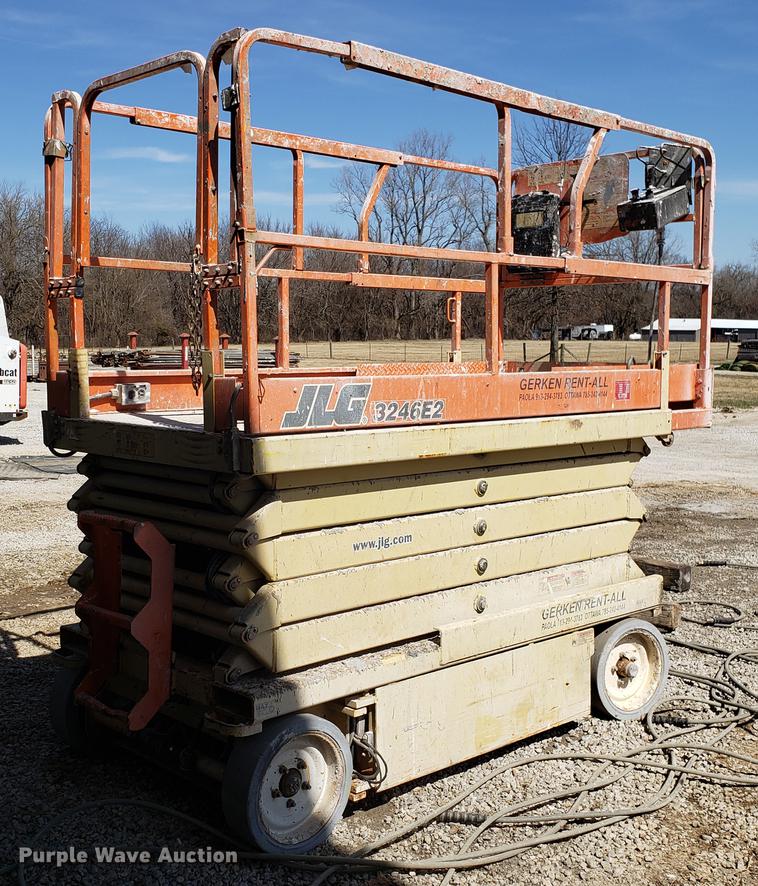 2003 JLG 3246E2 scissor lift - EN9831