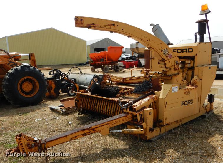 Ford 710 leaf loader - DE8309