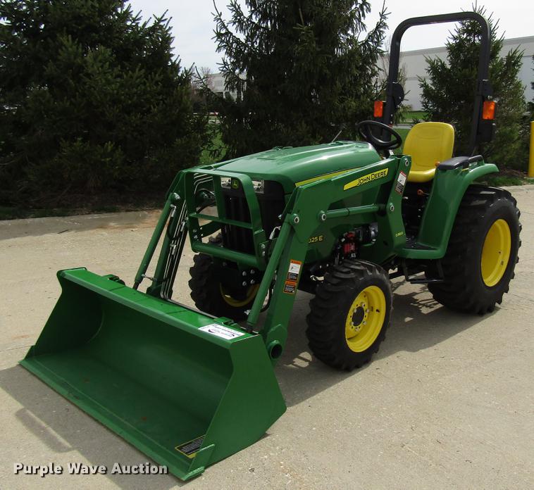 2017 John Deere 3025E MFWD tractor - DF7943