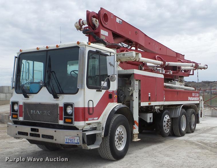 1996 Mack MR688S pump truck - DC4645