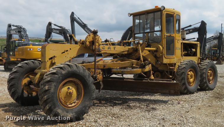 1963 Caterpillar 12E rigid frame motor grader - DG3954