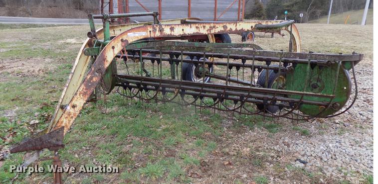 John Deere 894A hay rake - DZ9680