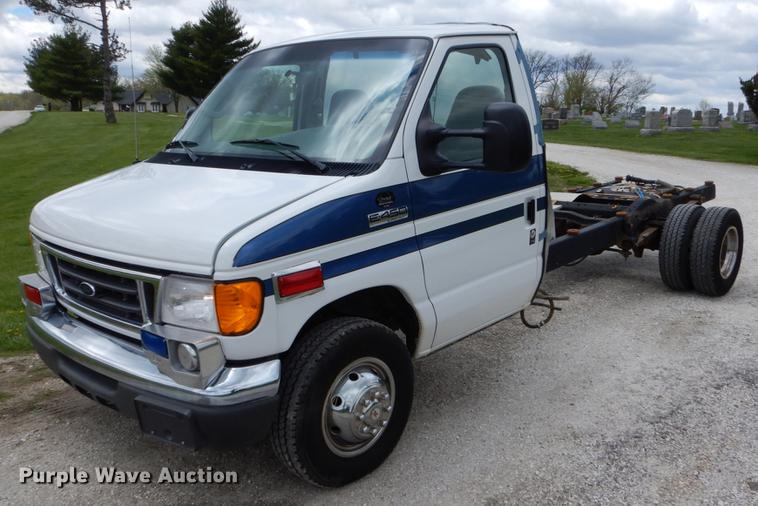 2006 Ford E450 cab and chassis - DE8329