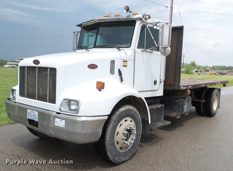 2000 Peterbilt 330 flatbed truck - DD2265