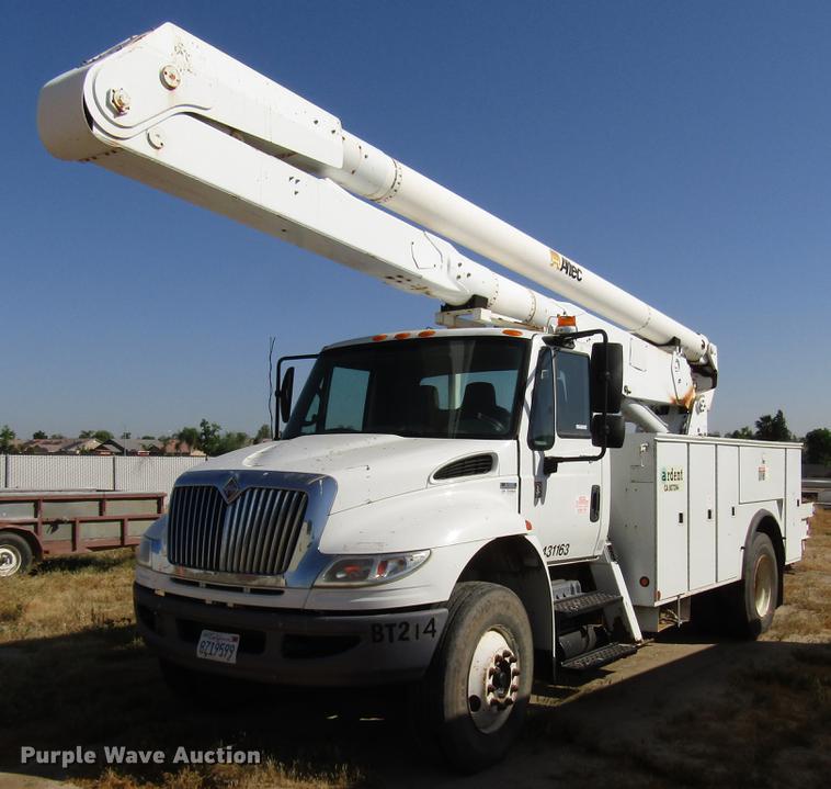 2009 International DuraStar 4300 bucket truck - FJ9672
