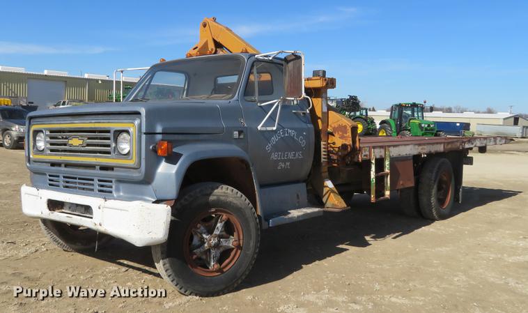 1985 Chevrolet C70 flatbed truck with crane - DD6917