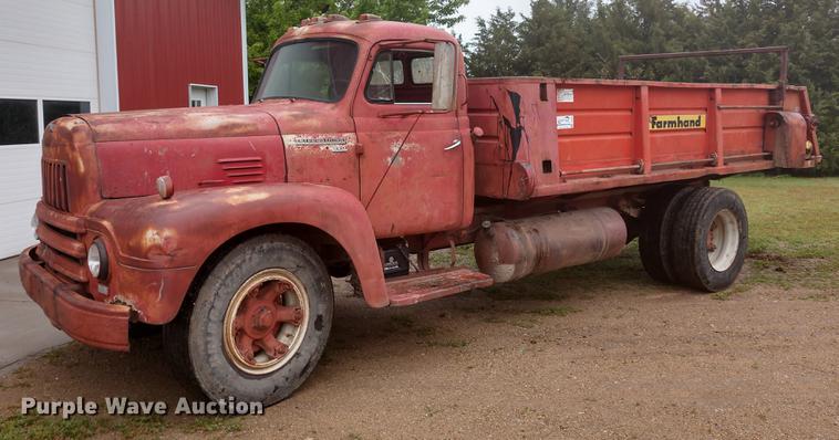 1952 International 190 manure spreader truck - DD7008