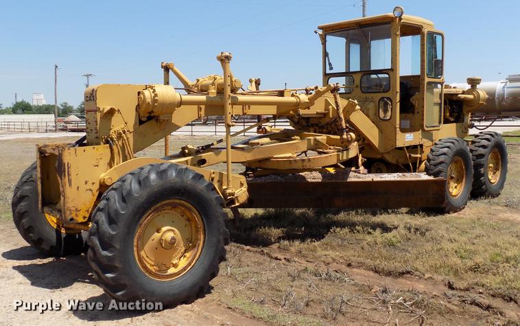 1967 Caterpillar 12F rigid frame motor grader - DB9673