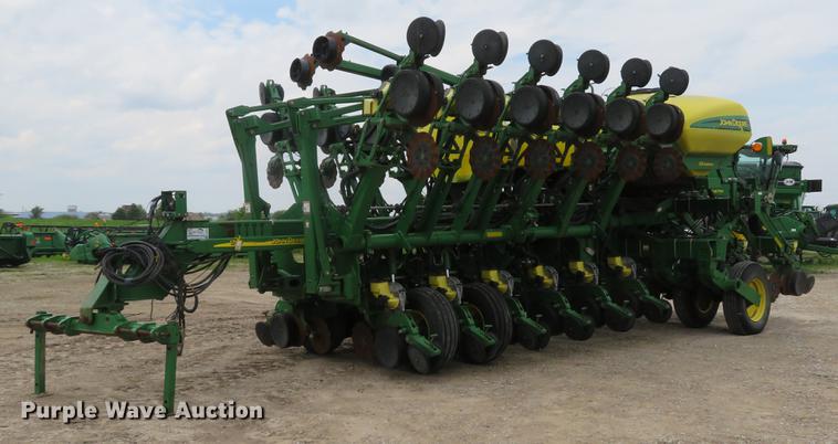 2004 John Deere 1790 CCS split row planter - DE8055