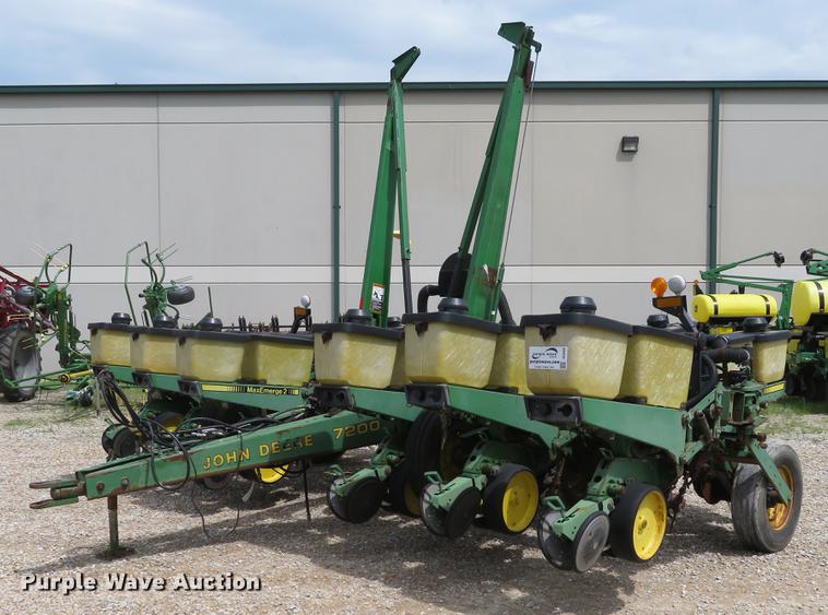 John Deere 7200 Max Emerge 2 planter - DE8056