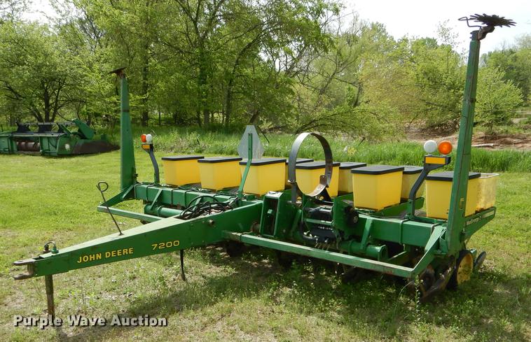 John Deere 7200 Max Emerge 2 planter - DE8384