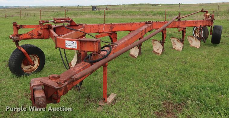 Case IH 618 six bottom plow - DG3450