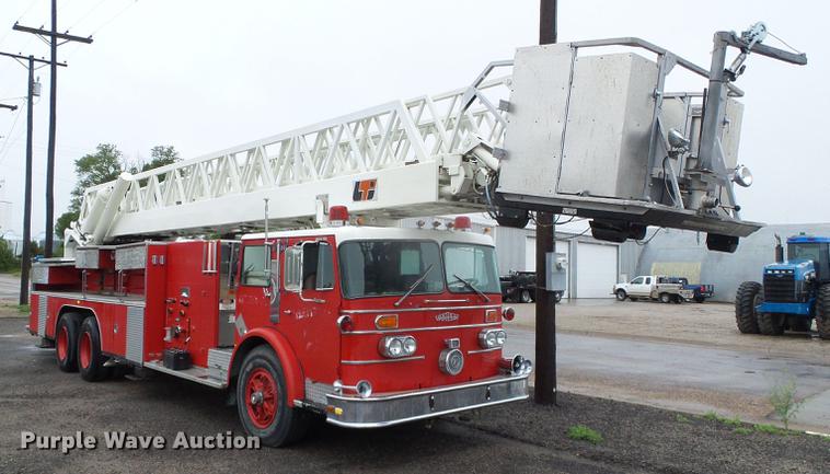 1981 Oshkosh A-1844-1 ladder fire truck - DC5174