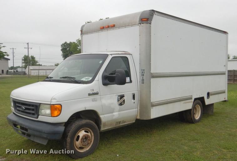 2006 Ford E350 Super Duty box van - DE3955