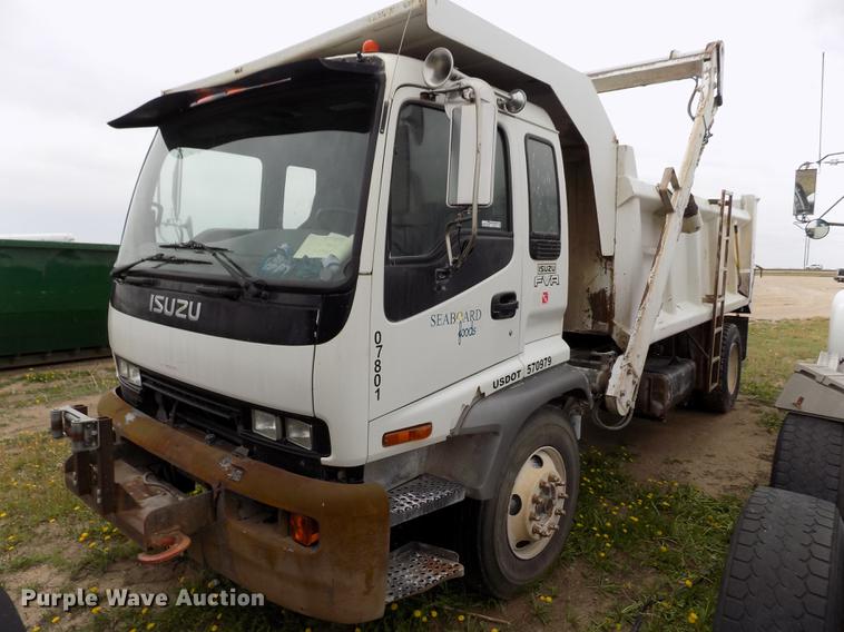 2007 Isuzu FTR dump truck - FG9375