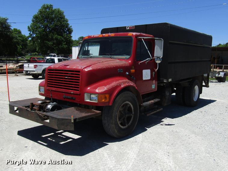 1995 International 4700 chipper truck - FJ9677