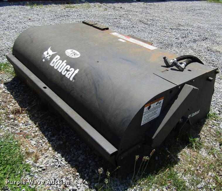 2015 Bobcat 72 Sweeper skid steer sweeper - FJ9683