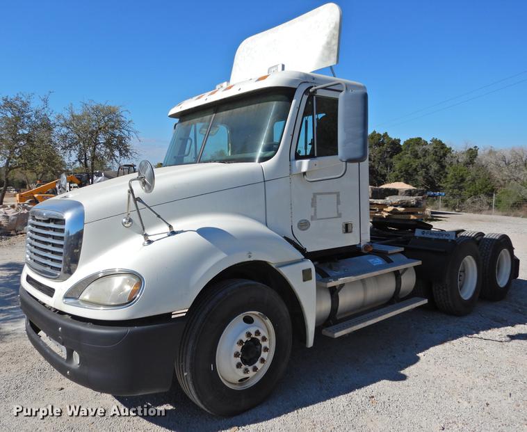 2009 Freightliner CL120 semi truck - DF2547