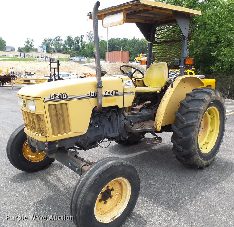 1999 John Deere 5210 tractor - DB2171
