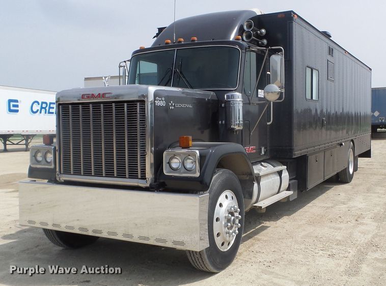 1980 GMC General toy hauler RV - DC4559