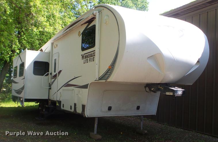 2013 Winnebago Lite Five camper - FM9359