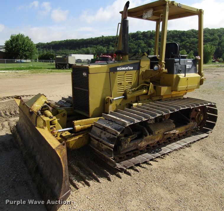 1985 Komatsu D31P-17 dozer - EU9681