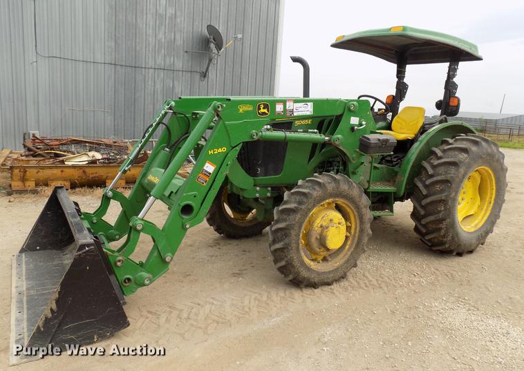 2016 John Deere 5065E tractor - DB9532