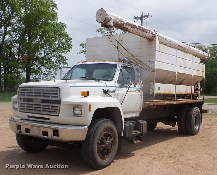 1990 Ford F800 feed delivery truck - DC4555