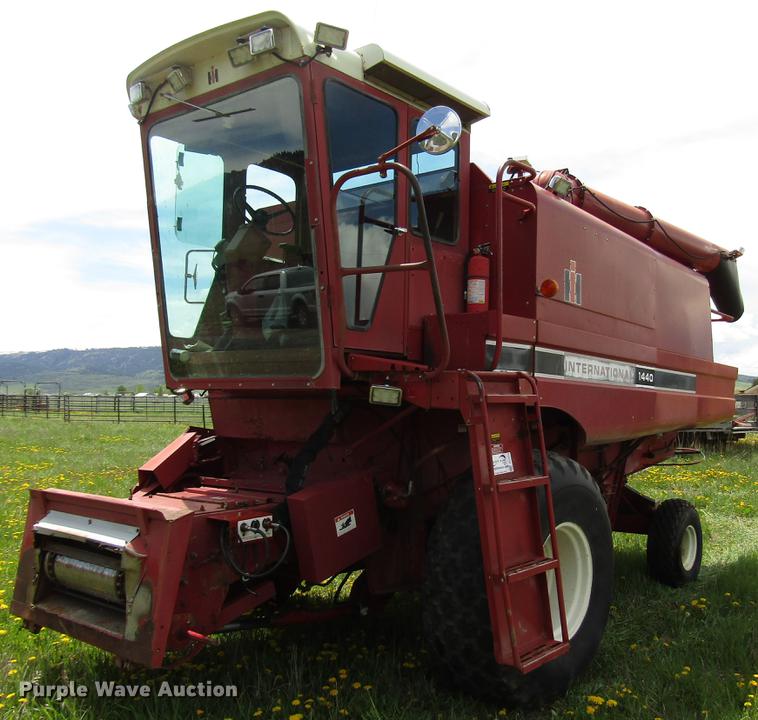 1981 International 1440 combine - DG1219