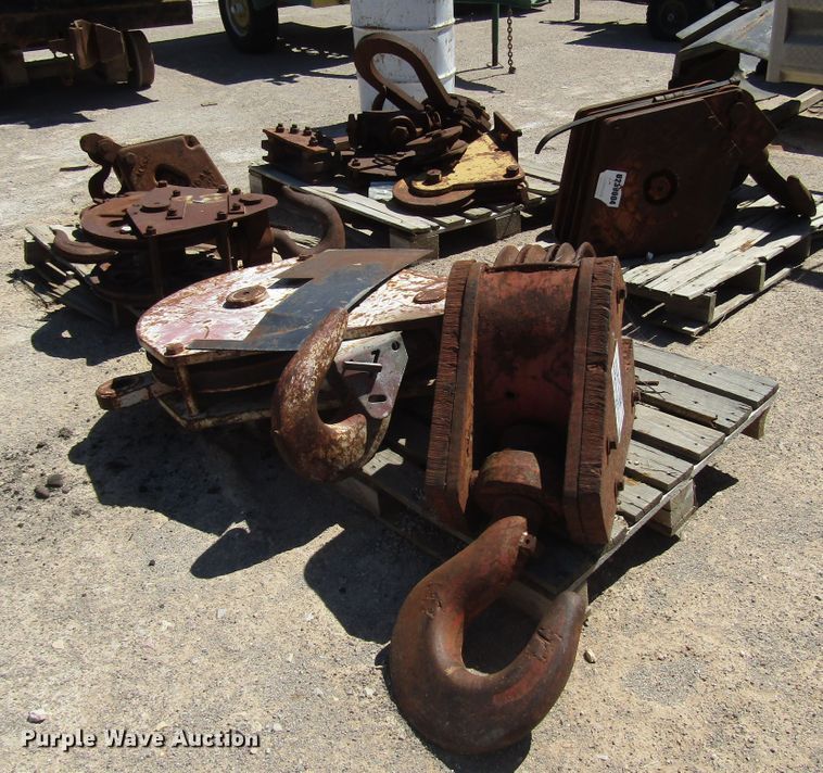 (7) crane blocks and hooks - DG1246
