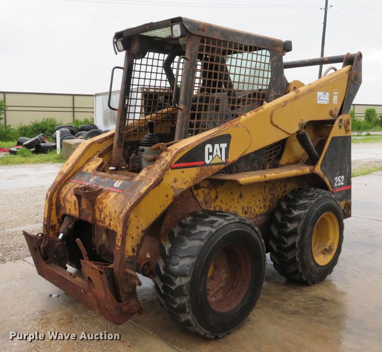 2001 Caterpillar 252 skid steer - DE8157