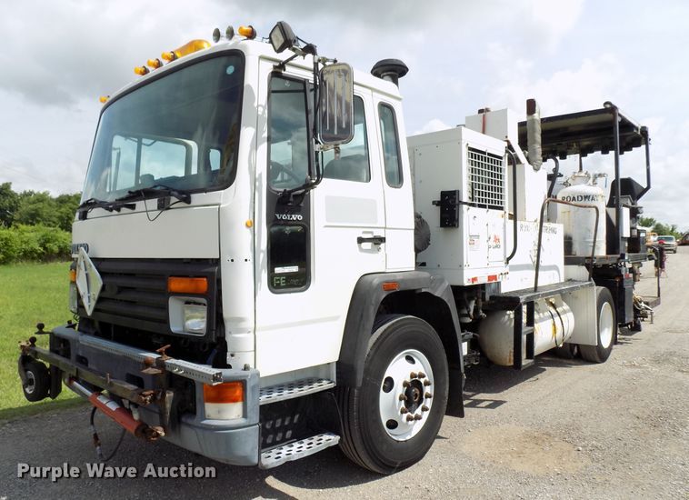 1997 Volvo FE paint striping truck - FI9780