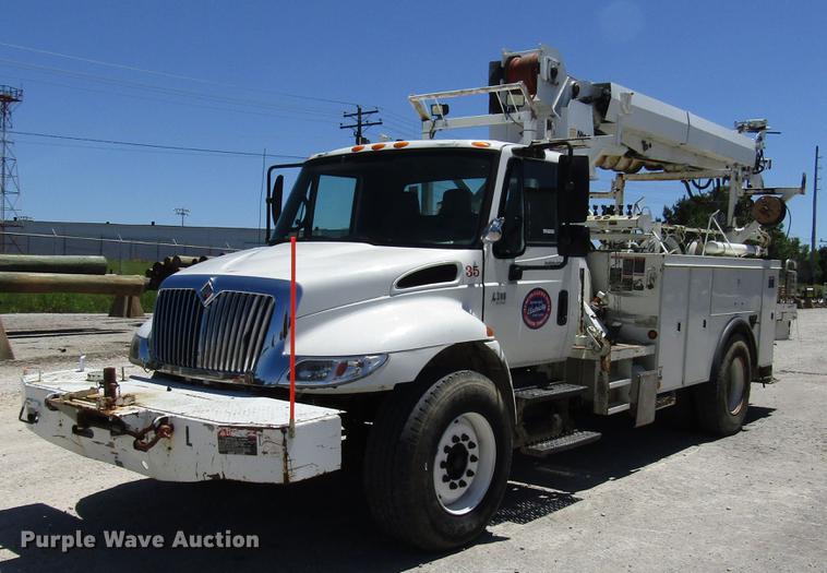 2006 International 4300 digger derrick truck - FJ9678