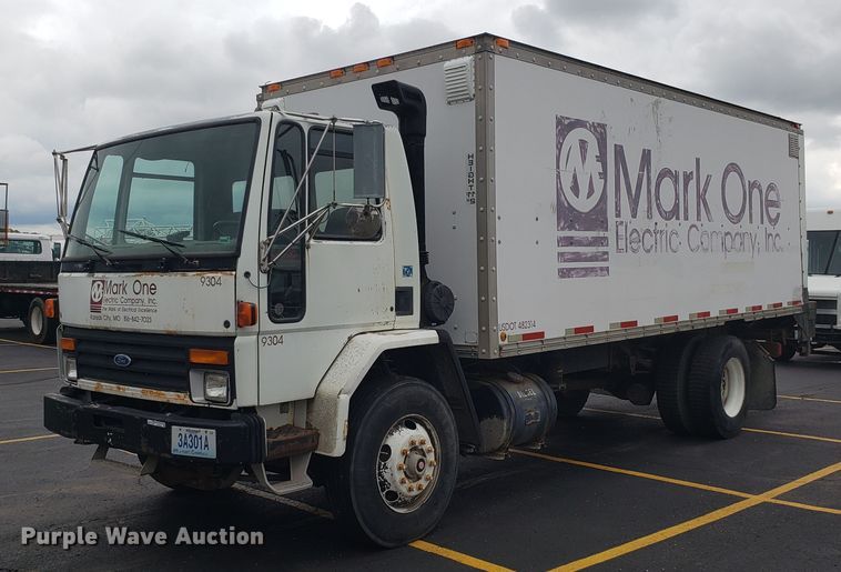 1993 Ford CF8000 box truck - EU9863