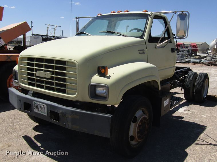 1997 GMC C5500 truck cab and chassis - DG1263