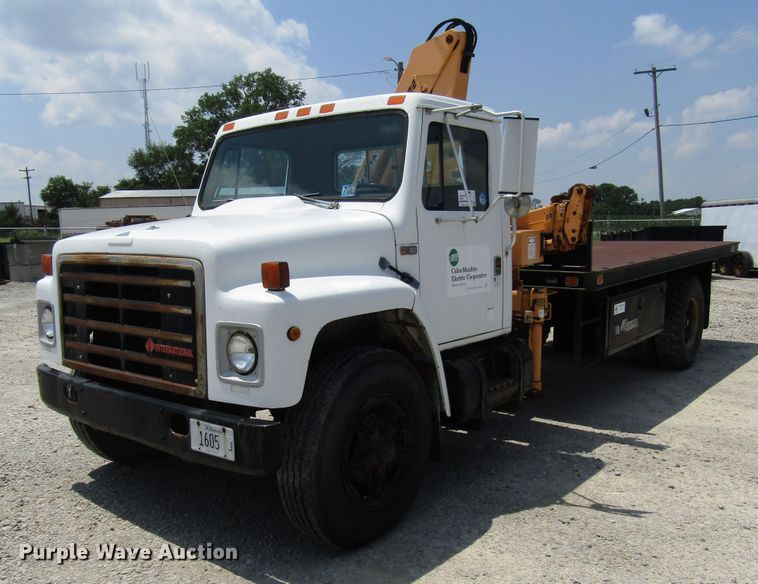1987 International 1954 knuckle boom crane truck - DG1313